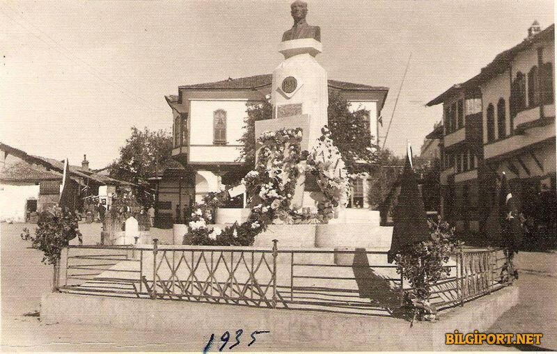 1935 Cumhuriyet Meydanı_46.jpg